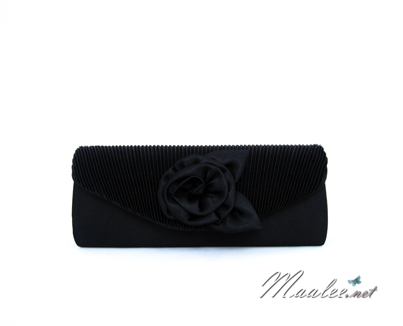 Sale พร้อมส่ง Evening Clutch กระเป๋าออกงาน สีดำ ผ้าซาตินอัดพลีต แต่งดอกกุหลาบ
