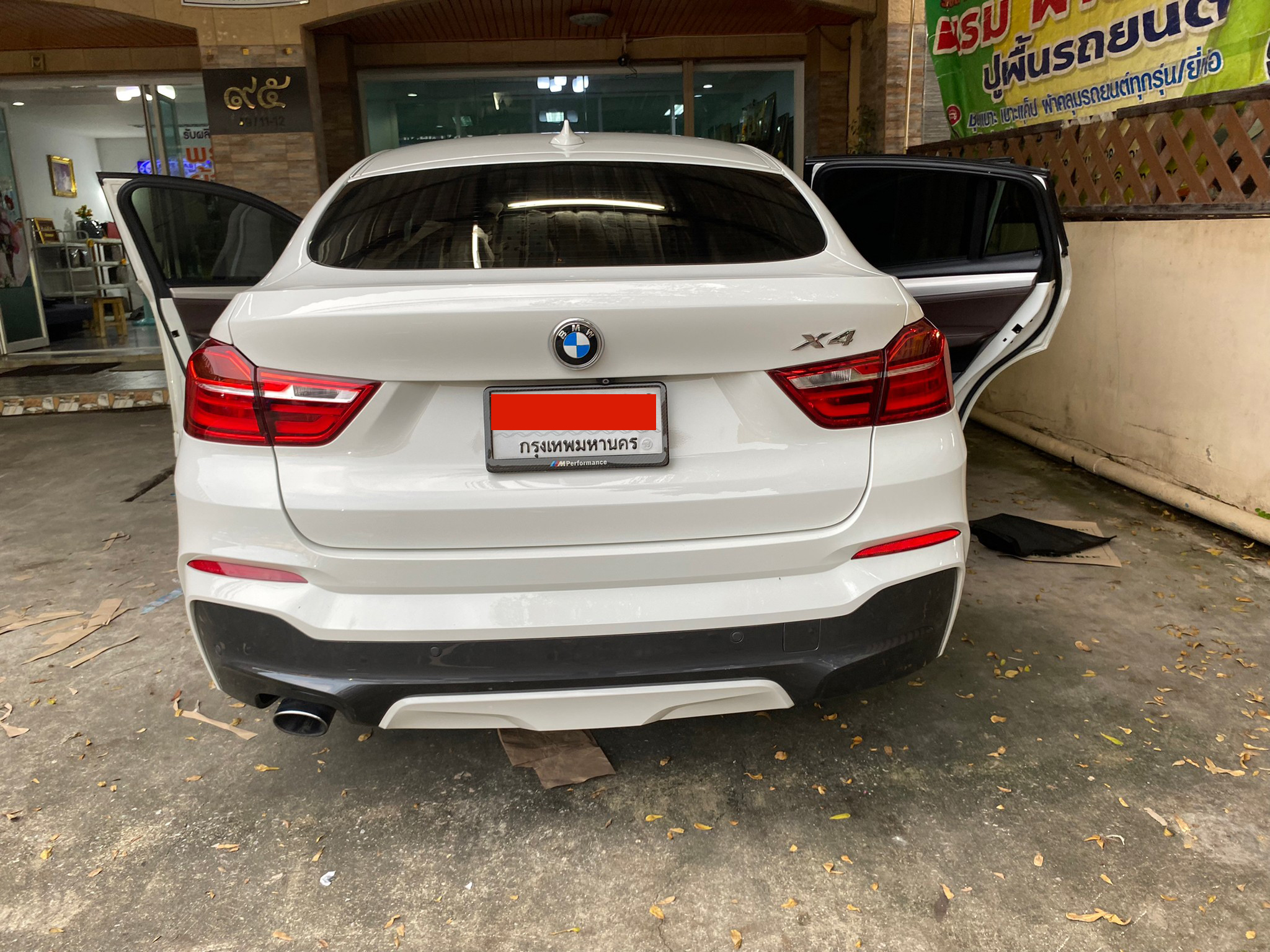 พรมปูพื้นรถยนต์ BMW X4 2014 ปูพรม6D สีแดงไวน์ ในห้องโดยสาร 2 แถว