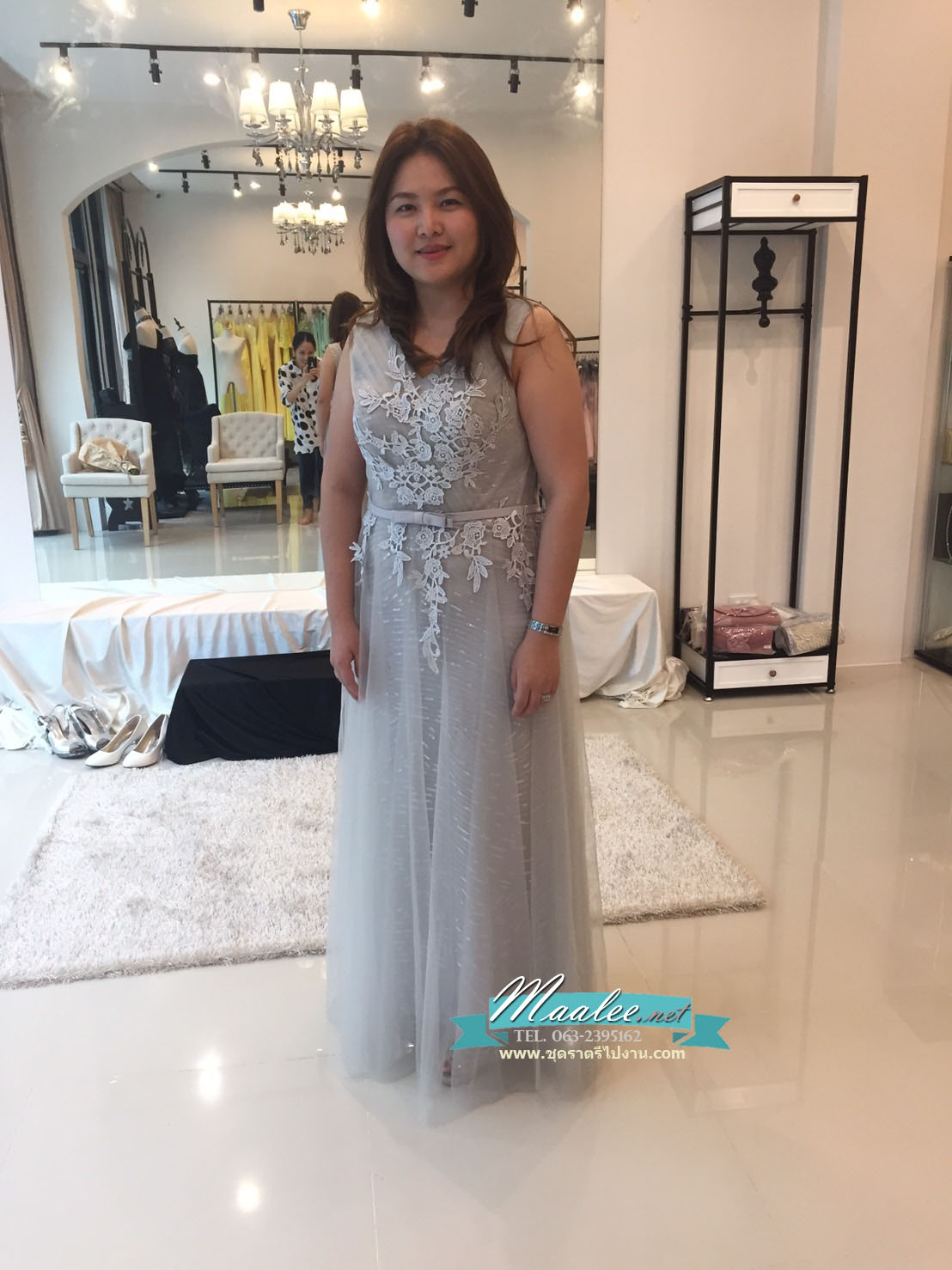 พร้อมเช่า ชุดราตรีสั้น แขนกุด สีเทา แต่งลายลูกไม้ ผ้าตาข่าย ข้างในปักเลื่อมสวย