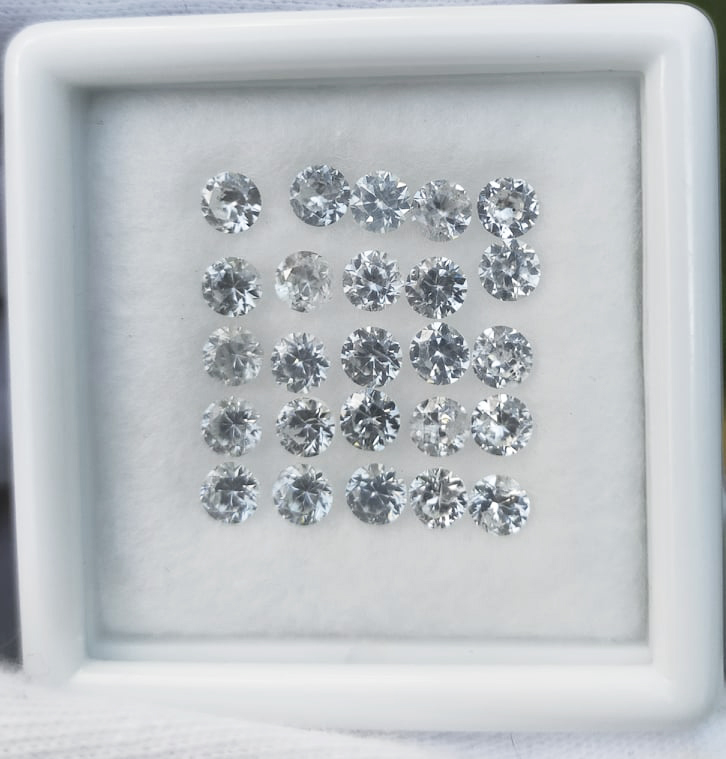 เพทายขาวเจียรเหลี่ยมเพชร 6.65 กะรัต 25 ชิ้น 3.6 มิล