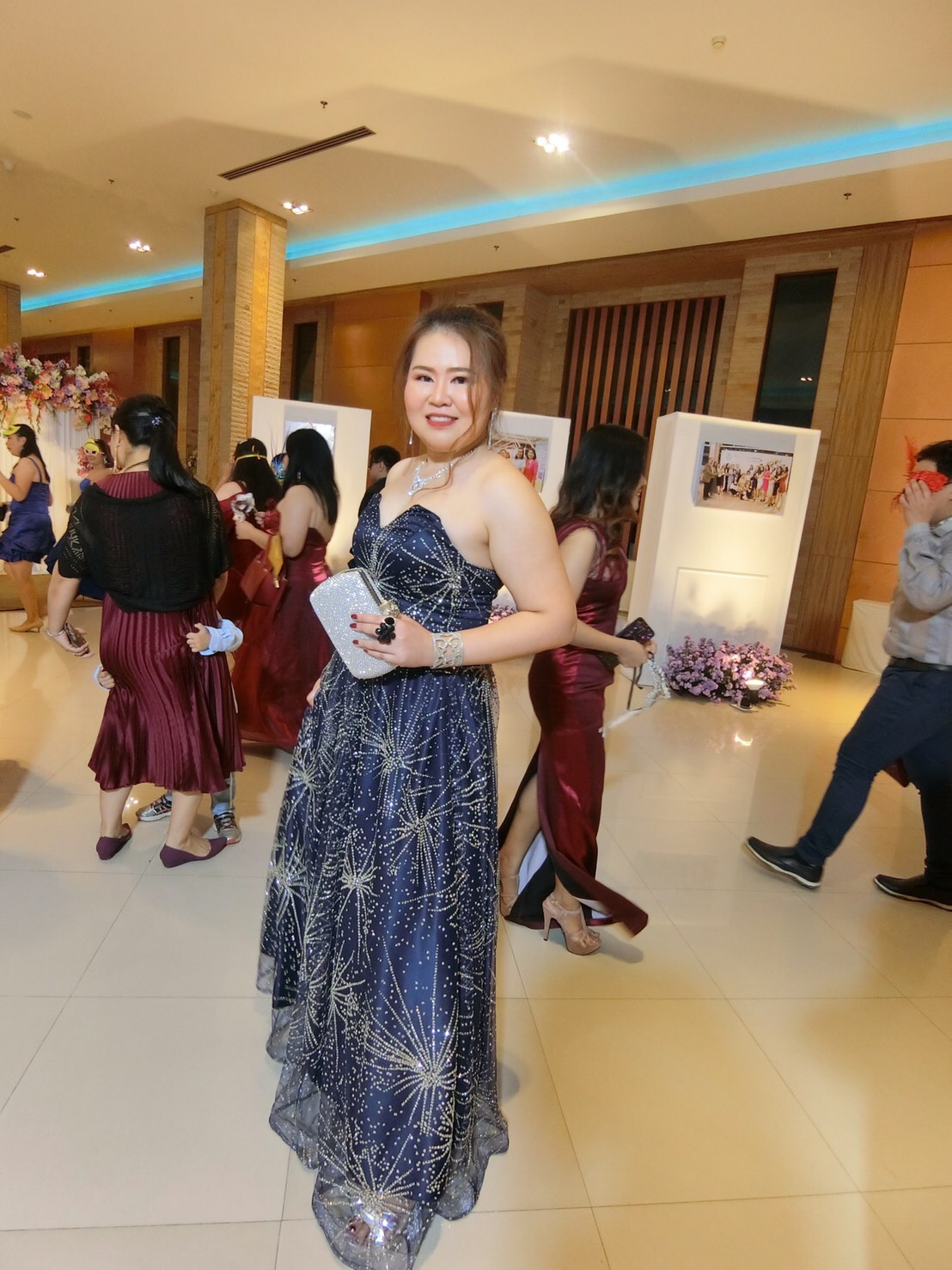 พร้อมเช่า ชุดแฟนซี ชุดราตรี เกาะอก สีNAVY BLUE กลิตเตอร์ทั้งตัว ลายอวกาศ