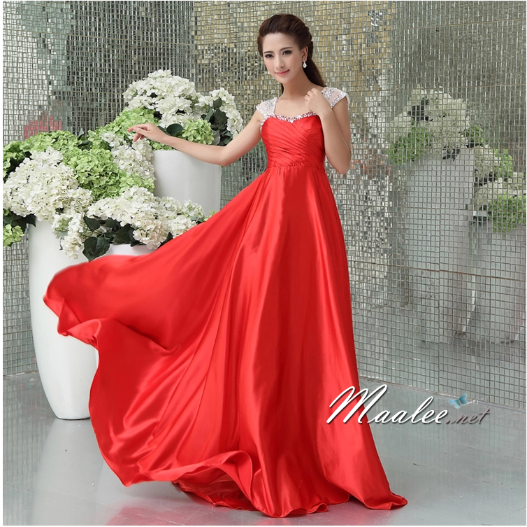 พร้อมส่ง ชุดราตรียาว สีแดง ผ้าซาตินมันเงา สวยหรู ประดับคริสตัลช่วงบนอกจับจีบ ชายกระโปรงยาว
