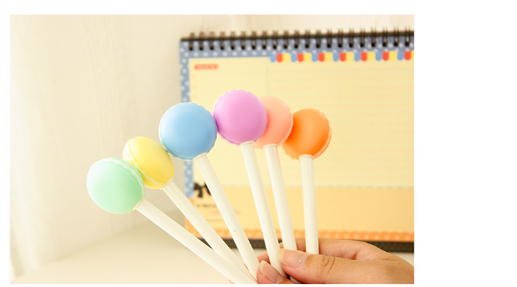 ปากกามาการอง