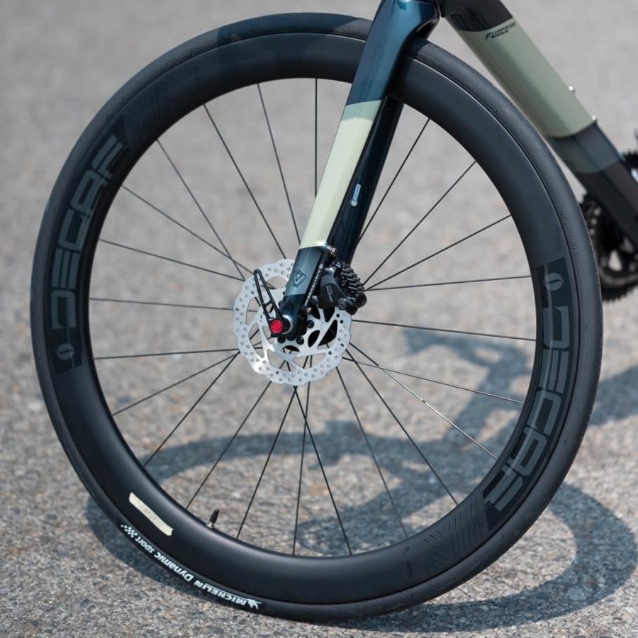 จักรยานเสือหมอบ JAVA FUOCO TOP PRO FULL CARBON ชุดขับเคลื่อนเกียร์ไฟฟ้า SHIMANO 105 Di2 24speed ผ่านการรองรับมาตรฐาน UCI