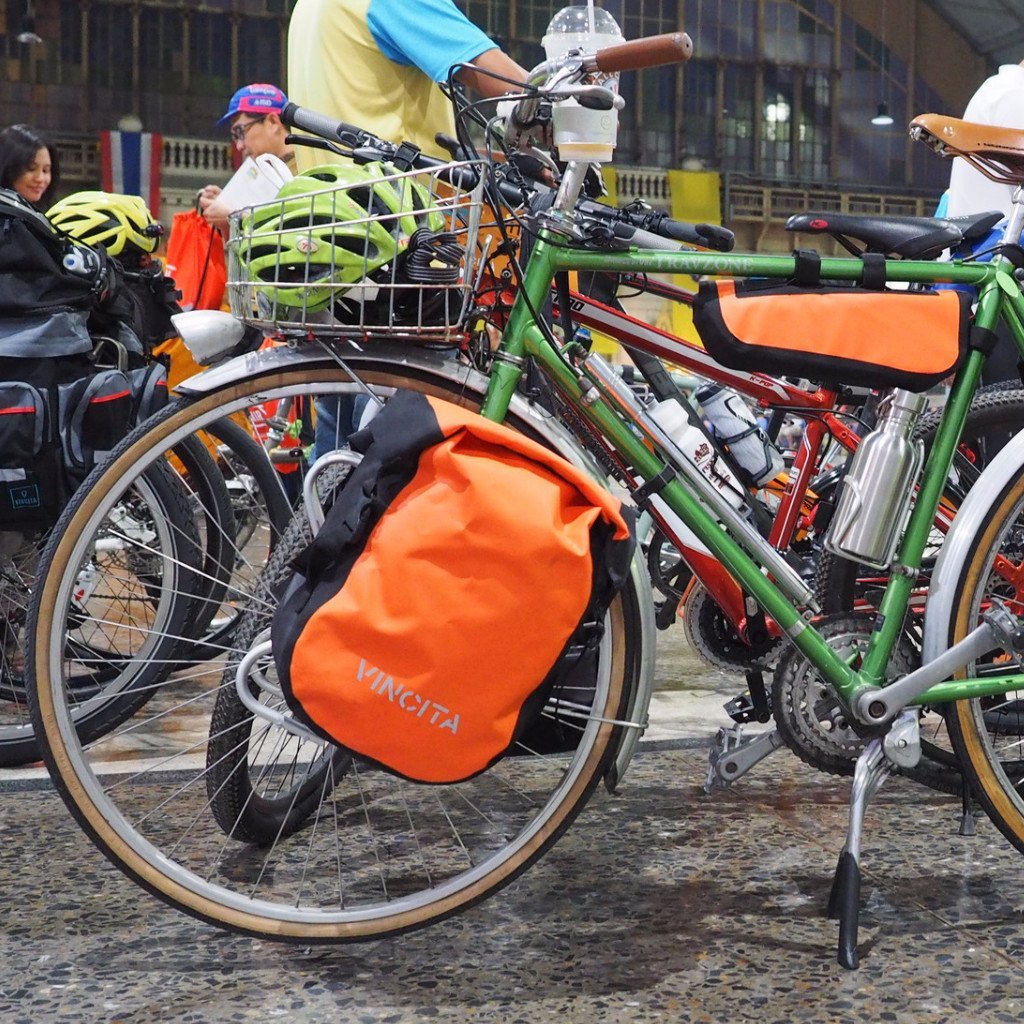 VINCITA B050WP-V กระเป๋าแพนเนียร์กันน้ำเล็ก *ราคาสำหรับ 1 คู่" วางบนตะแกรงหน้าหรือหลัง