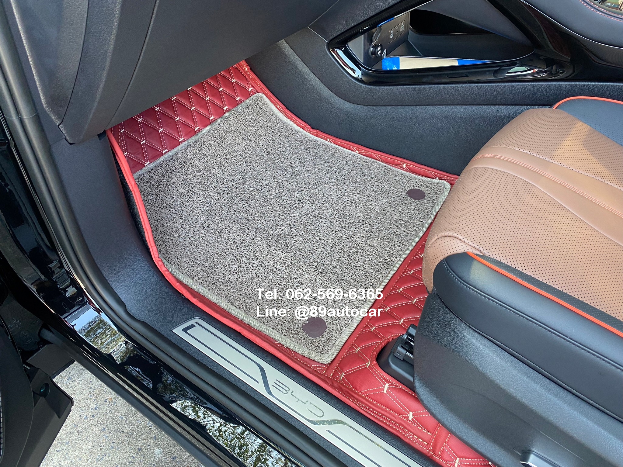 พรมรถยนต์ BYD Sealion6 ปูพรม7D สีแดงไวน์ ด้ายคู่ เสริมไวนิลดักฝุ่นสีครีม เต็มคัน