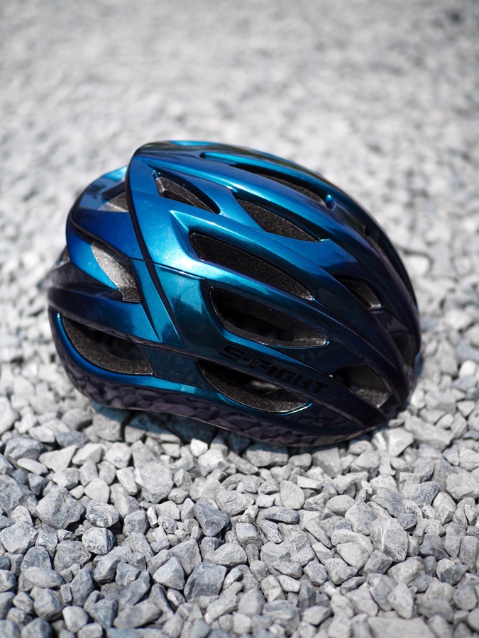 หมวกจักรยาน S-FIGHT รุ่น GH-27 HELMET Free Size: 55-61 Cm สี: สีพิเศษ Holographic Siver เปลี่ยนสีได้ เมื่อเกิ้ดการหักเหของแสง