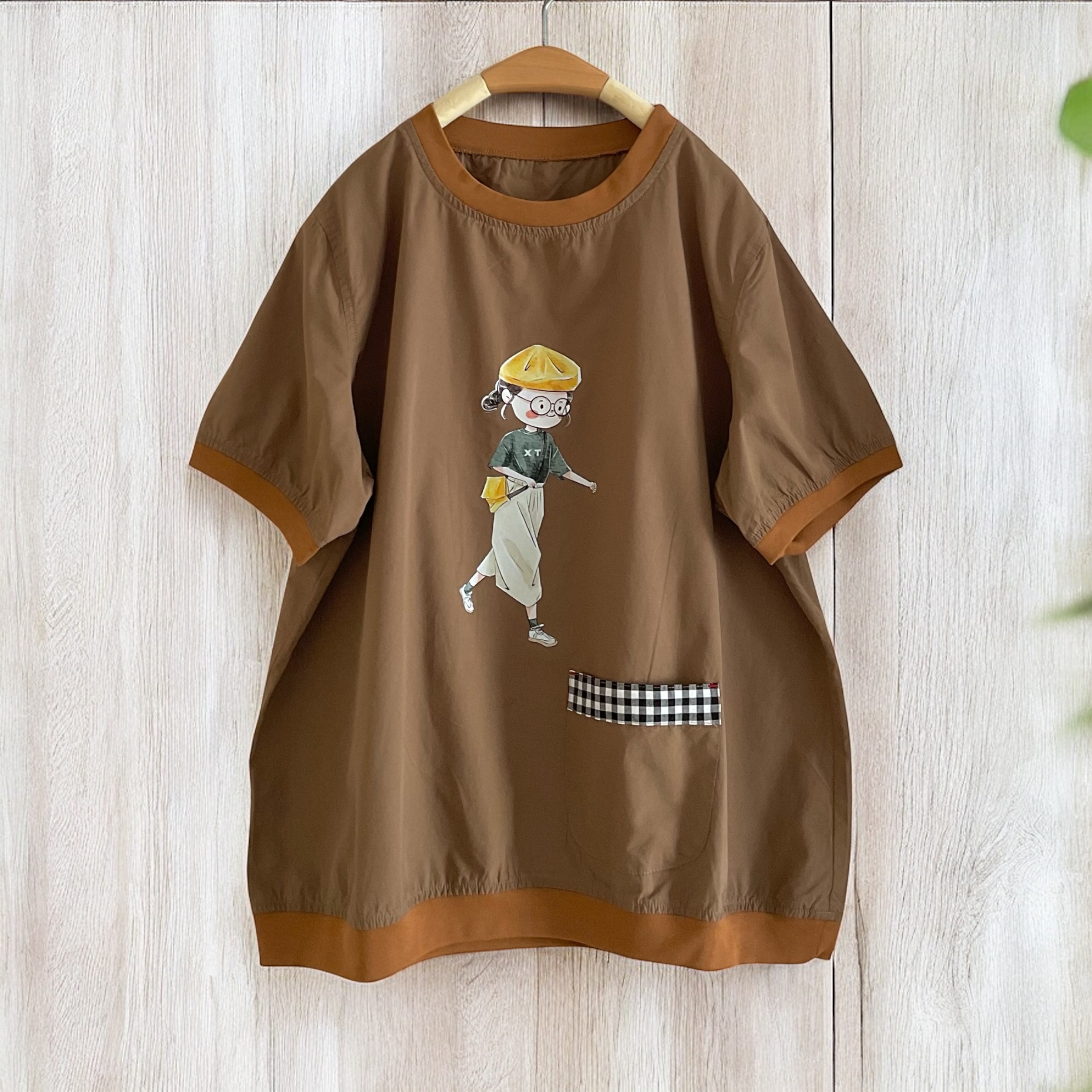 เสื้อผ้าฝ้ายสกรีนลายแต่งกระเป๋า