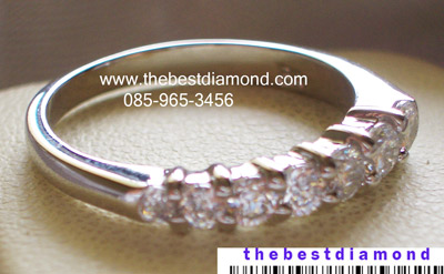 BR028RD+++แหวนแถวเพชรไล่ระดับ+++ งานมีดีไซน์เพชรไล่จากเม็ดเล็กไปใหญ่ ดูดี งานเรียบร้อย ใส่ได้นานไม่เบื่อ ใส่ติดนิ้วได้ทุกวันเลยนะคะ