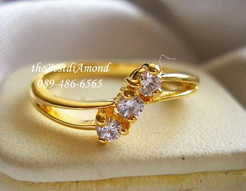 BR967+++แหวนแถวแบบตั้ง+++ แหวนน่ารักๆ เรียบๆ ไม่หรูหรามาก ใส่ติดนิ้วได้เลย เพชรสวยวิ๊งๆค่ะ ตัวเรือนบางนิดๆ ใส่แล้วนิ้วเรียวสวย