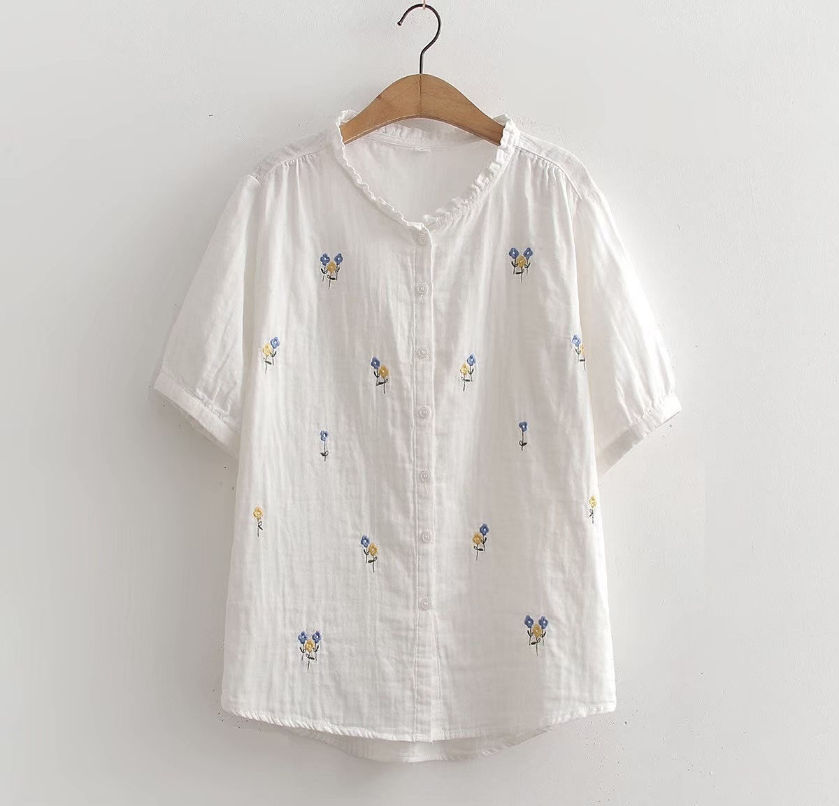 เสื้อผ้าสาลูลายปักดอกไม้