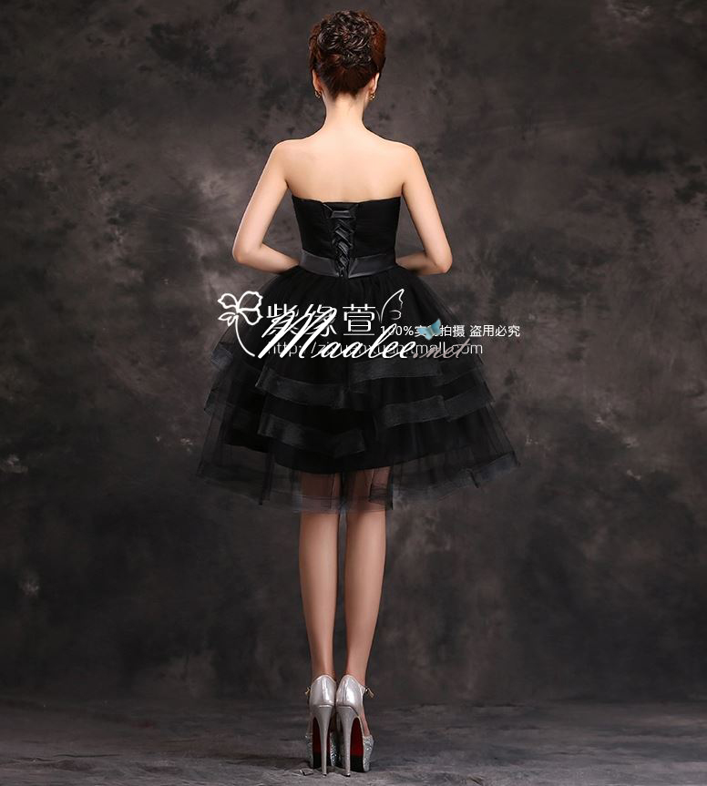 พร้อมเช่า ชุดราตรีสั้น เกาะอก กระโปรงระบาย 3 ชั้น แต่งโบว์ช่วงเอว สีดำ (ด้านหลังเป็นเชือกผูก)