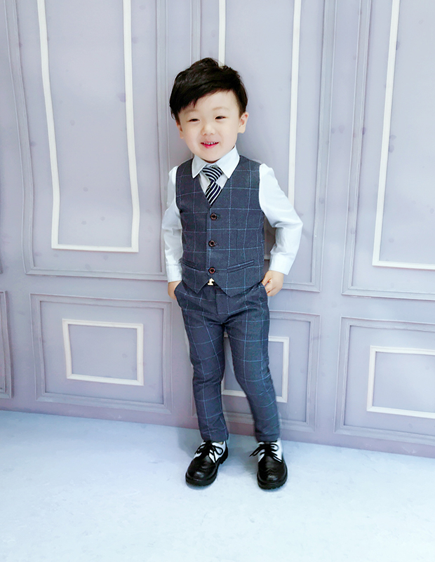 Pre-order ชุดสูทเด็กชาย สีเทาลายตาราง แบบเท่น่ารัก