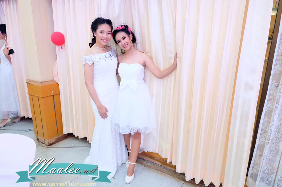 พร้อมส่ง ชุดราตรียาว แบบปาดไหล่เซ็กซี่ เข้ารูป ทรงหางปลา สีขาว ผ้าลูกไม้ แต่งเลื่อมสุดหรู (เชือกผูกหลัง)