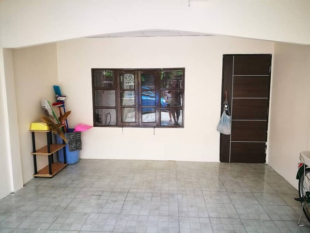 ให้เช่าทาวน์เฮาส์ 2 ชั้น 16 ตรว.หมู่บ้านอินทนนท์ ซ.ลาดปลาเค้า 83 ใกล้ตลาดลาดและห้างสรรพสินค้า