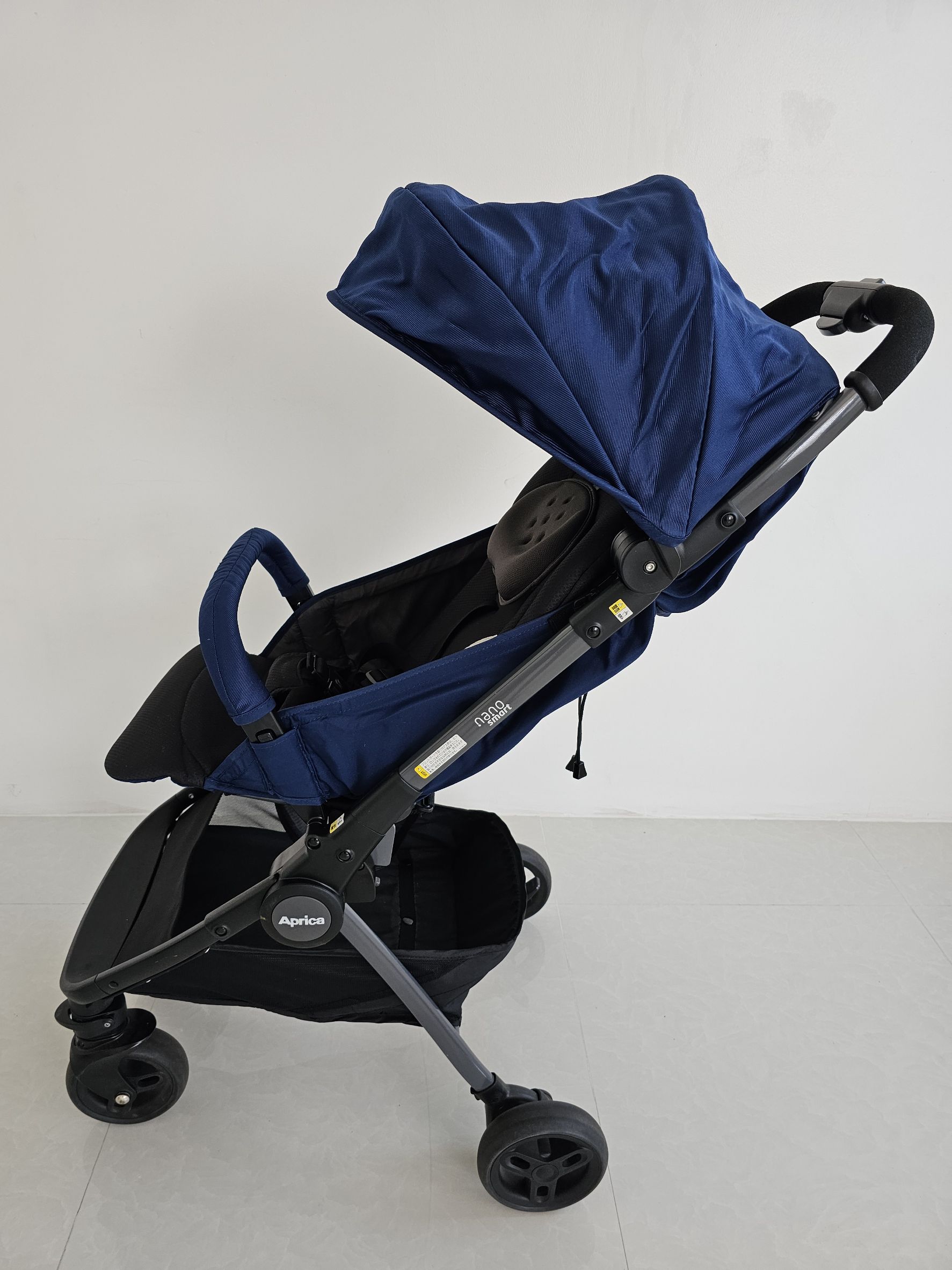 รถเข็น Aprica รุ่น nano smart สีน้ำเงิน