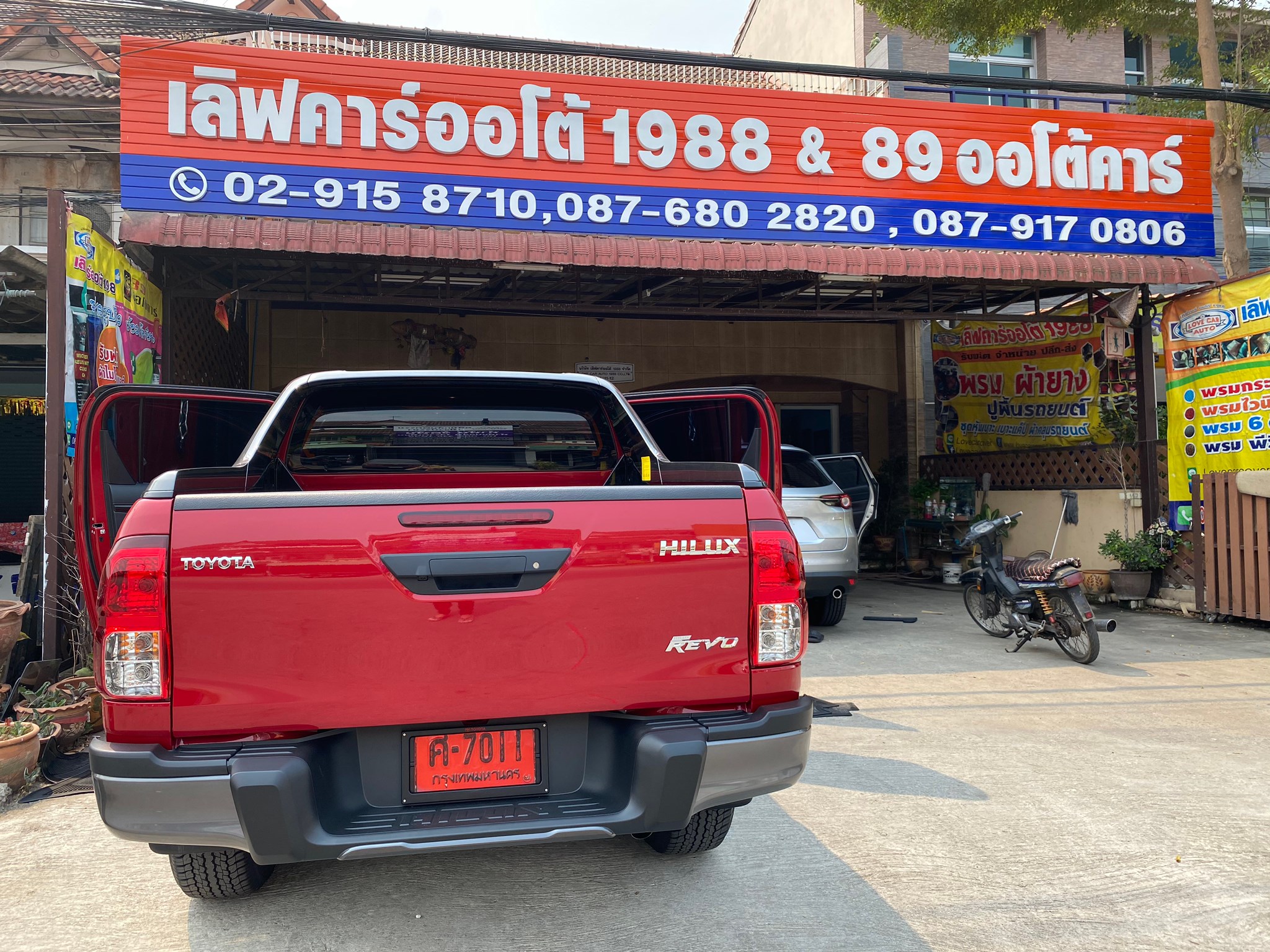 พรมสั่งตัด พรม6ดี ปูพื้น Toyota Revo 4 ประตู เข้ารูป ทุกรุ่น