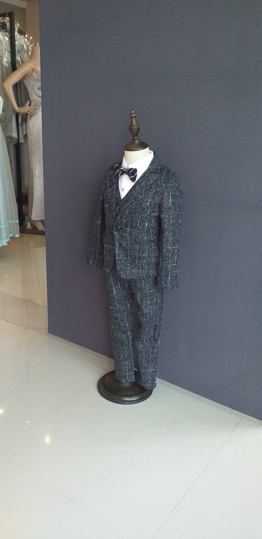 พร้อมเช่า ชุดสูทเด็กชาย สีเทาดำ สไตล์เกาหลี **พร้อมเช่าไซส์ 90 ,110 , 120**