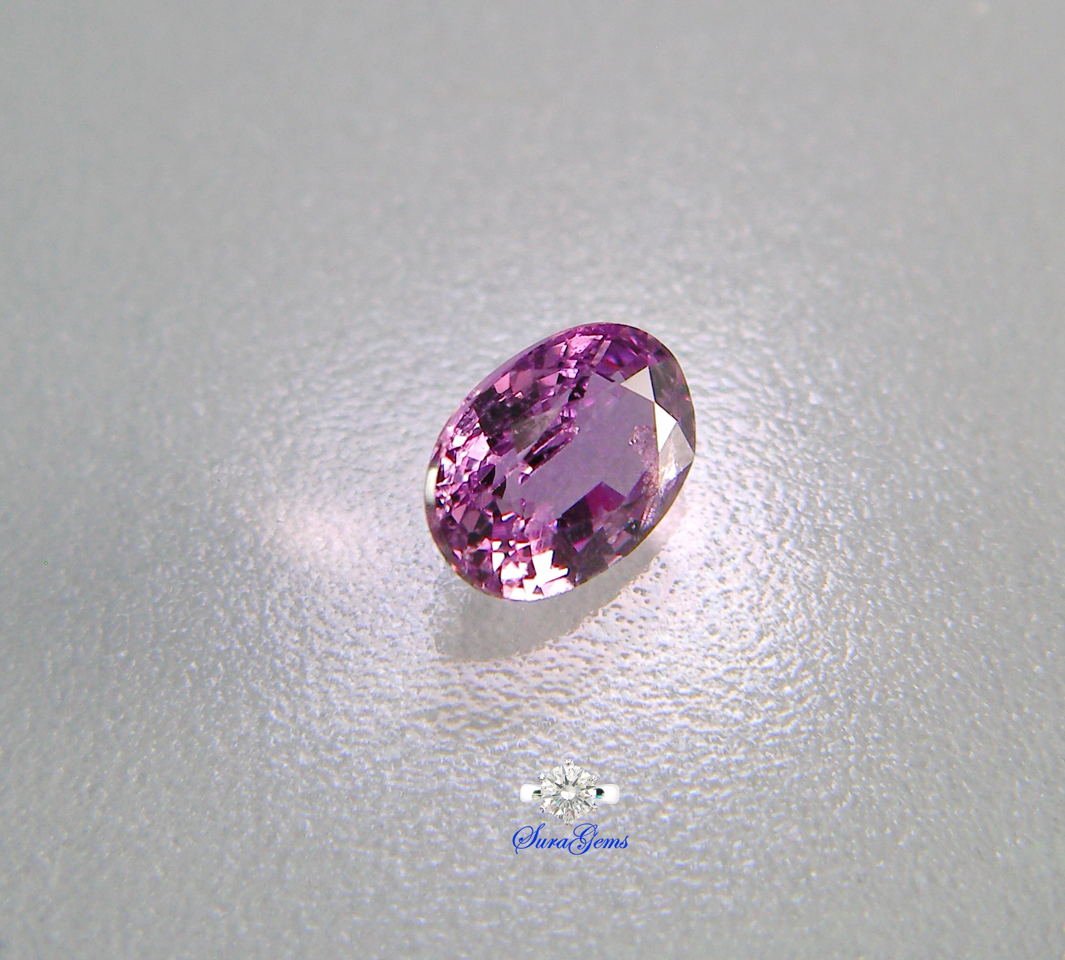 แซฟไฟร์สีชมพูที่ไม่ผ่านความร้อน Unheated Pink Sapphire 未加熱粉紅色藍寶石 Weight. 0.495 ct. Clarity VS .