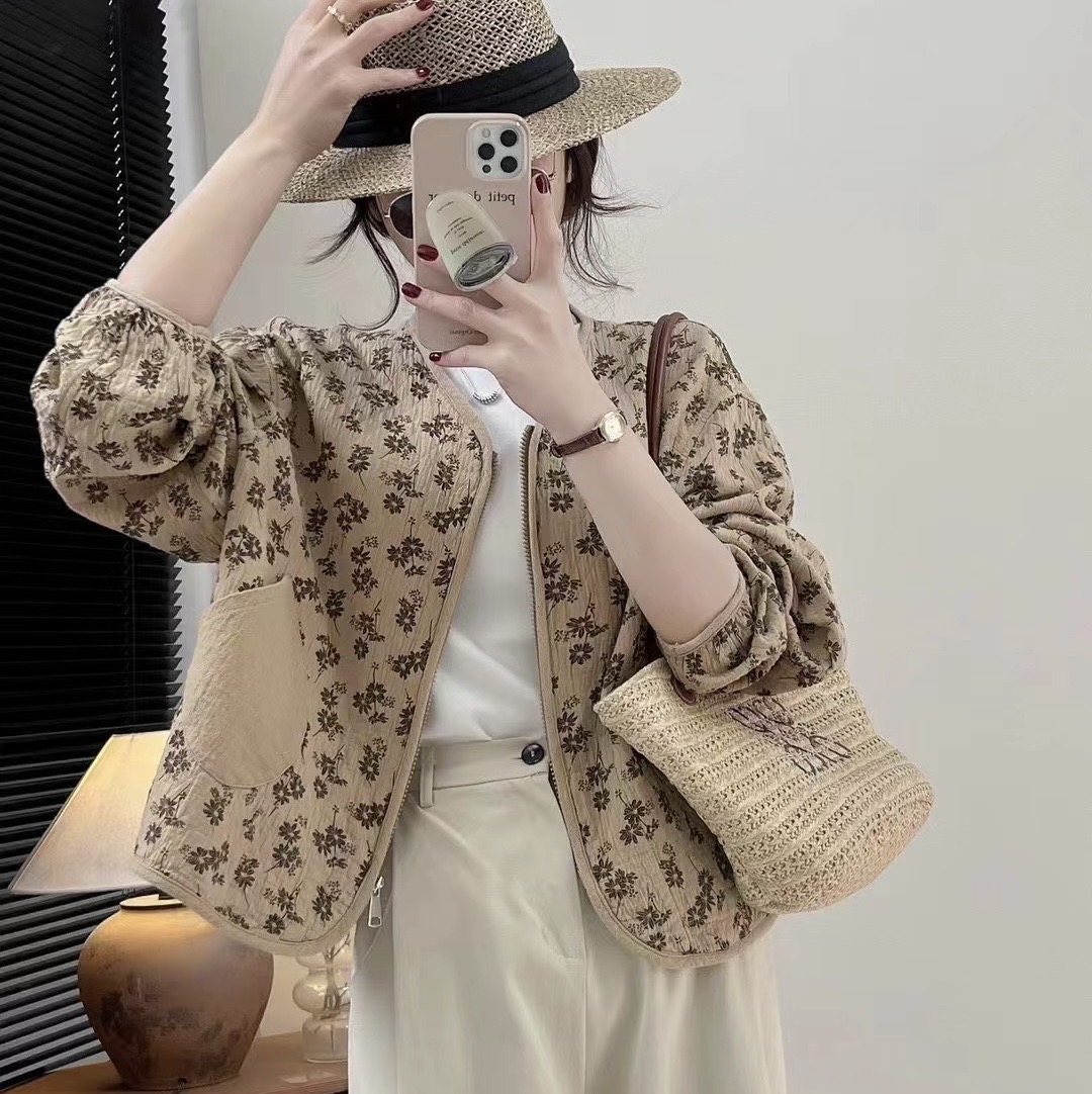 แจ็คเก็ตผ้าฝ้ายลายดอกไม้แต่งกระเป๋า