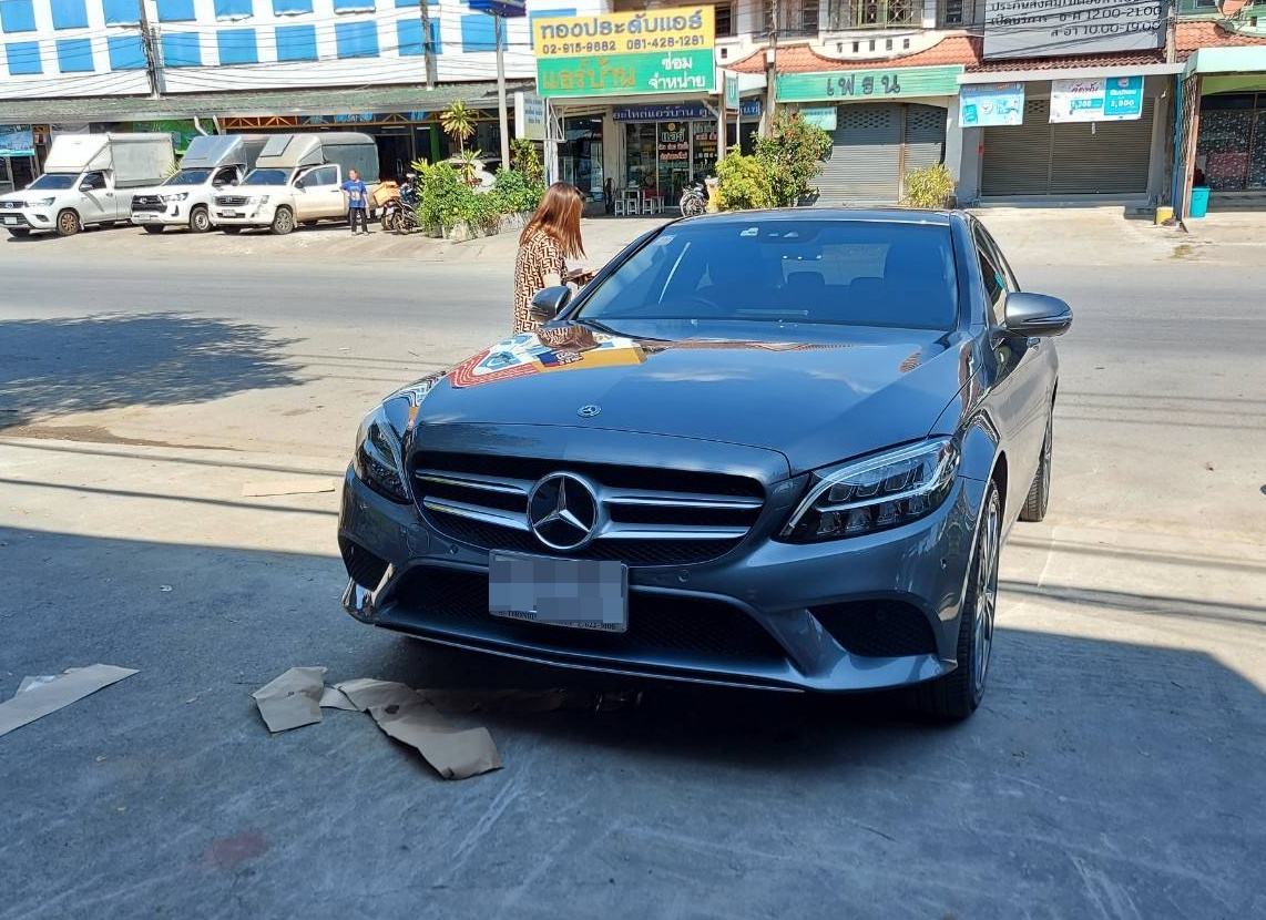 ขายพรมในรถยนต์ Benz C220d W205 ปูพรม7D สีแดงไวน์ +ท้าย + ไวนิลดักฝุ่นสีดำ เข้ารูป