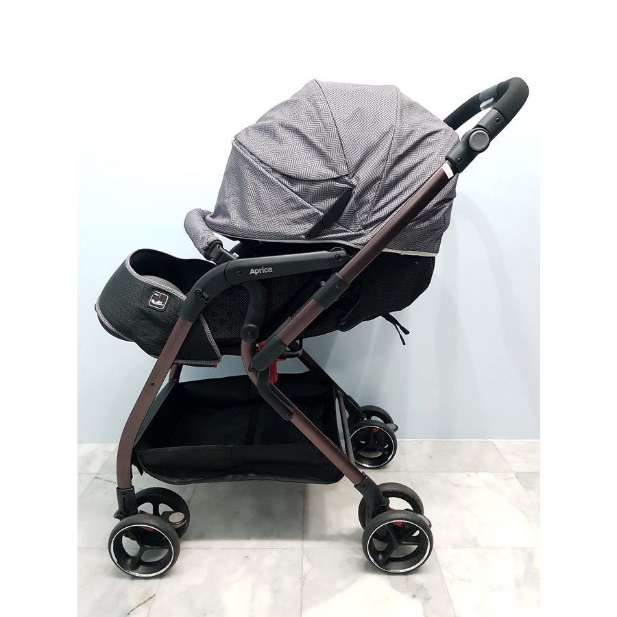 Aprica Optia Premium สีเทา