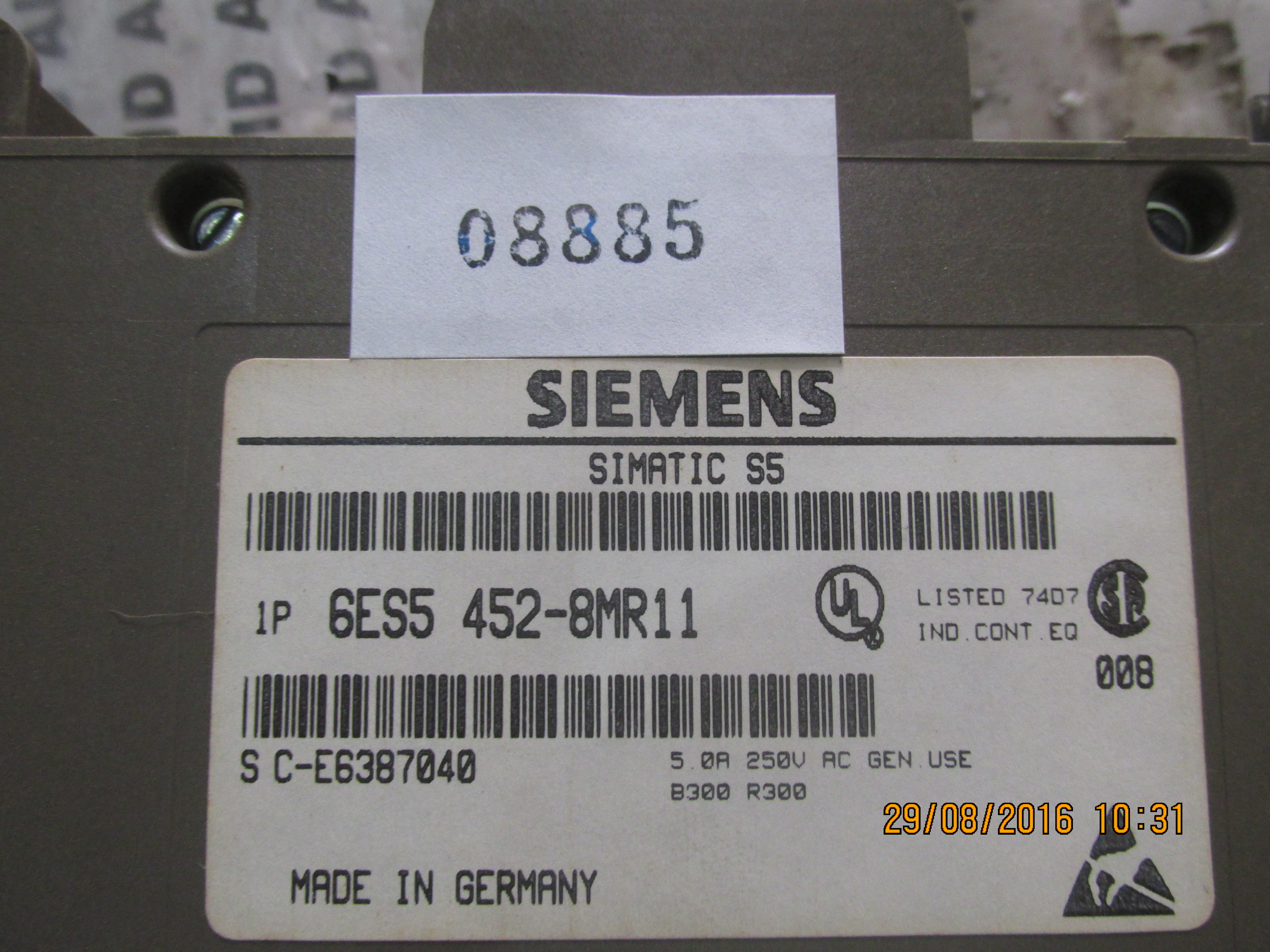 PLC “ SIEMENS ” รุ่น 6ES5 452-8MR11