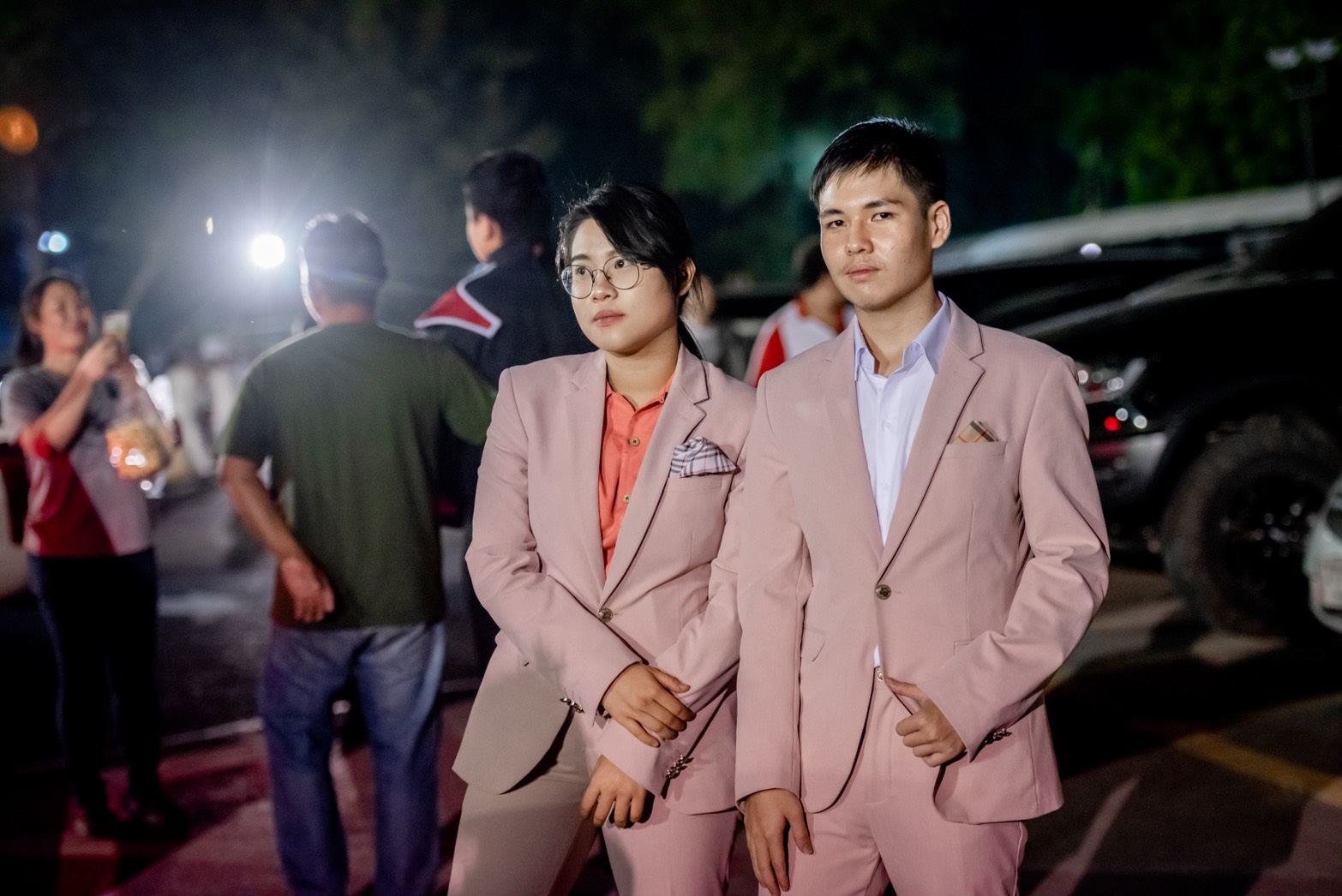 พร้อมเช่า ชุดสูทชาย สีชมพูพาสเทล Pastel Pink ทรงเข้ารูป สไตล์เกาหลี (ไม่มีเสื้อกั๊ก)