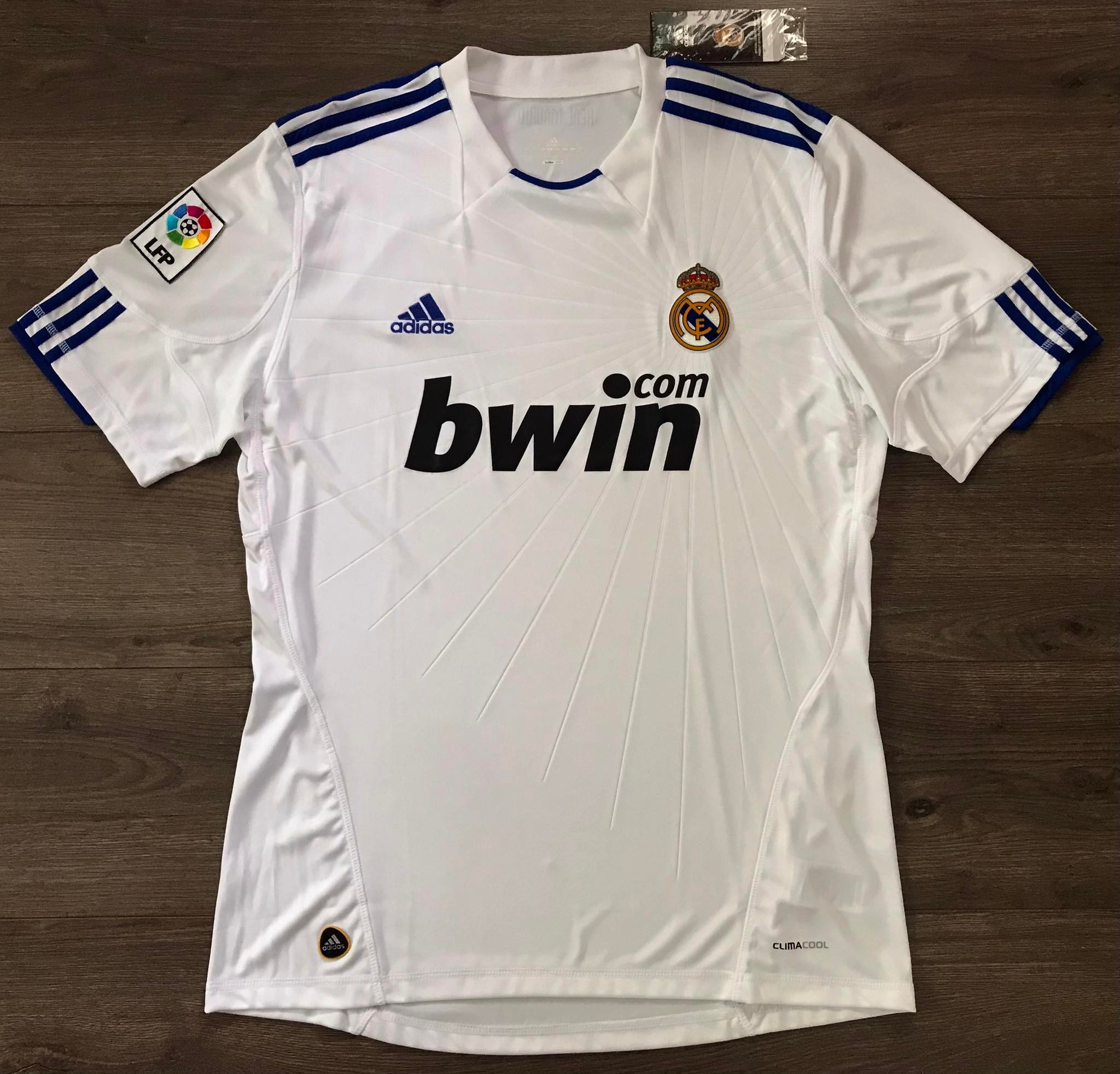 เสื้อฟุตบอล ทีมสโมสรเรอัล มาดริด ชุดเหย้า 2010/11 ใหม่ L-Size / REAL MADRID Football Shirt Home Kit 2010/11 Jersey NEW L-Size