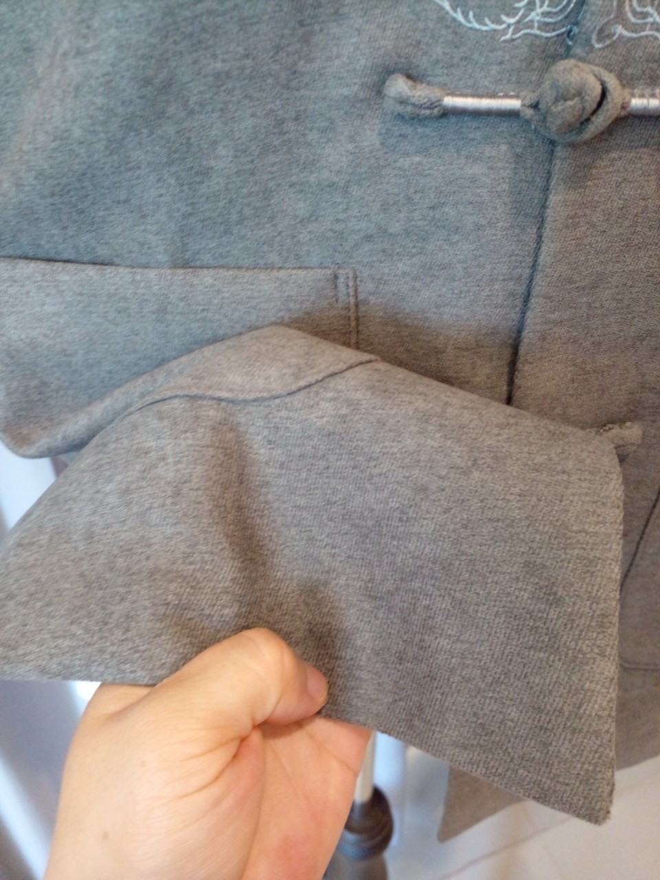 พร้อมส่ง ชุดจีน ชาย เสื้อคอจีน ผ้าไหมจีน สีเทา กระดุมหน้า (L)