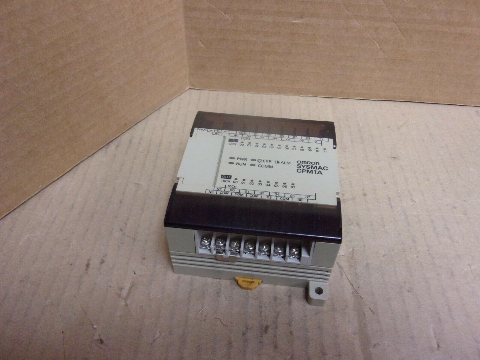 PLC " OMRON " รุ่น CPM1A-20CDR-D