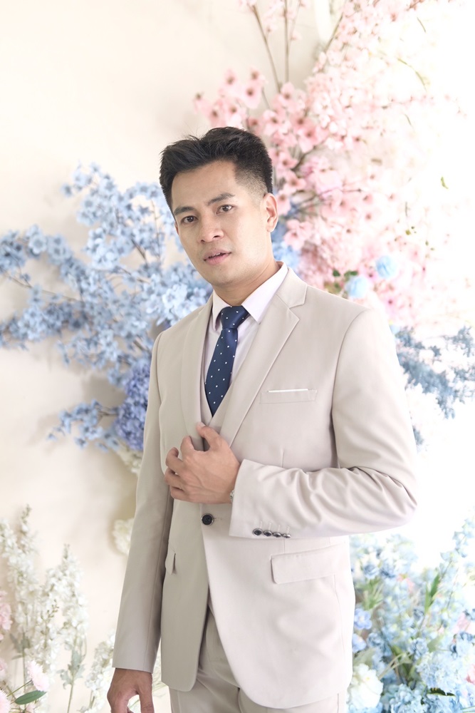 พร้อมเช่า ชุดสูทชาย สีเบจ คลาสสิก รุ่นกระดุมเดียว (พร้อมเสื้อกั๊ก)