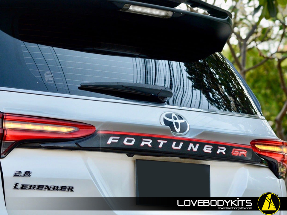 คาดเอวพร้อมไฟ LED : FORTUNER 2022 GR SPORT