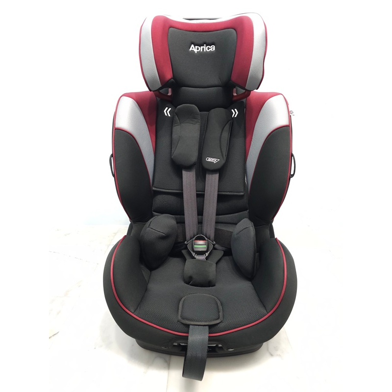 Aprica รุ่น Formfit ติดตั้งระบบ ISOFIX สำหรับเด็กอายุ 1 ถึง 10 ปี