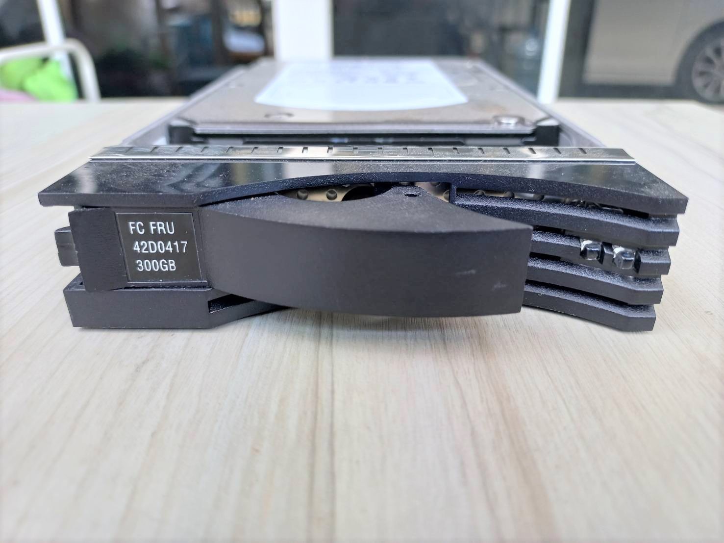 42D0413 IBM 300GB 15K RPM 4Gbps FC Drive 300GB 15K RPM 4Gbps.