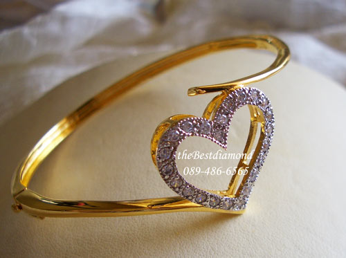 BL009++กำไลเพชร หนีบหัวใจ++กำไลน่ารักๆๆ เป็นหัวใจถูกหนีบ แบบน่ารักสุดๆๆ Modern ทันสมัย ใส่ติดข้อมือได้ไม่เวอร์ ข้อมืออวบๆก็ใส่ได้ เพราะเป็นรูปวงรี
