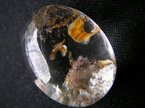 QU0012 QUARTZ แก้วเข้าแก้ว ปวกแดงคลุม กระจายด้วยฐานแผ่นแก้วกาบสีเหลืองทอง พม่า ขนาดเม็ดแก้ว 17.66x23.16x12.82 ct. นน. 38.81 ct.