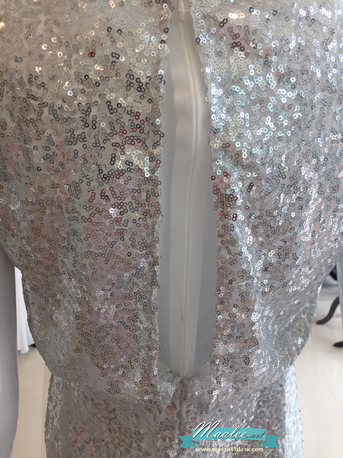 พร้อมเช่า ชุดราตรีแนวGatsby ปักเลื่อม แขนกุดเข้ารูป ออกงานกลางคืน ด้านหลังเป็นซีทรูแนวเซ็กซี่ สีเงิน (ซิปหลัง)