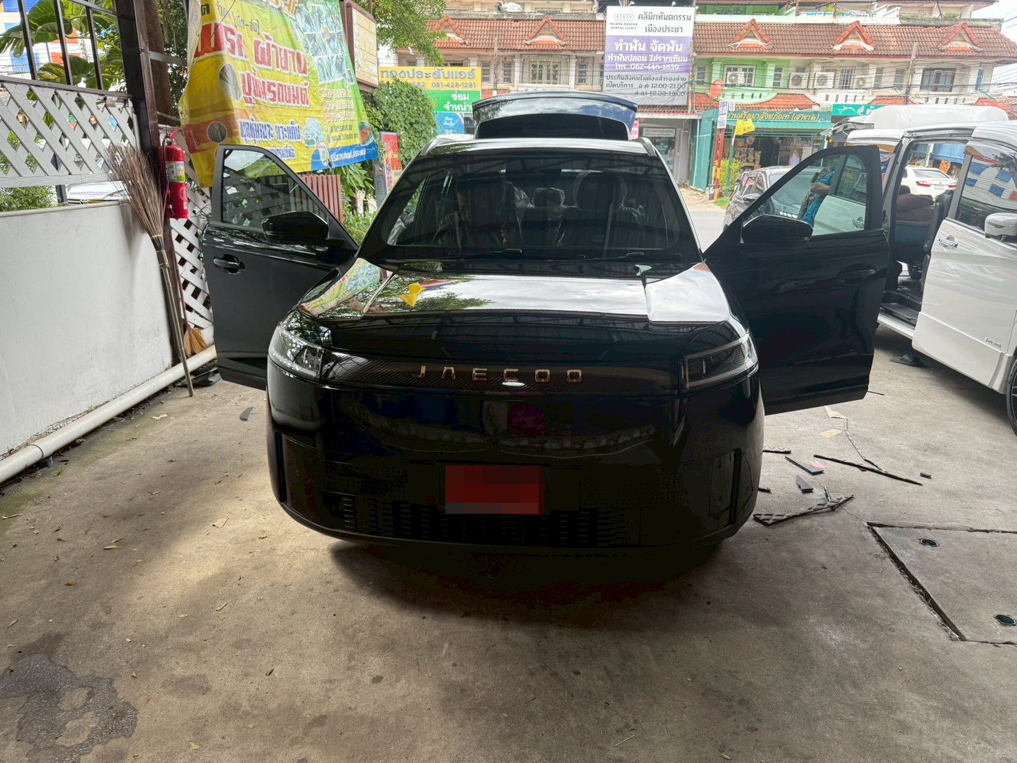 พรมรถยนต์ Jaecoo5 ev ปูพรม7D VVIP สีดำด้ายดำ เสริมด้วยดักฝุ่นสีเทา เต็มคัน