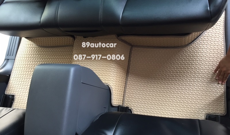 ผลิตและจำหน่ายพรมปูพื้นรถยนต์เข้ารูป Ford Ranger 4ประตู ลายธนูสีครีมขอบครีม