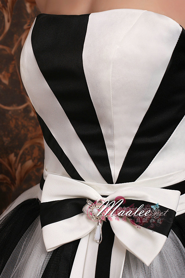 พร้อมส่ง ชุดแฟนซี ชุดราตรีสั้น กระโปรงสุ่ม ลายทางริ้ว เก๋มาก สีดำขาว