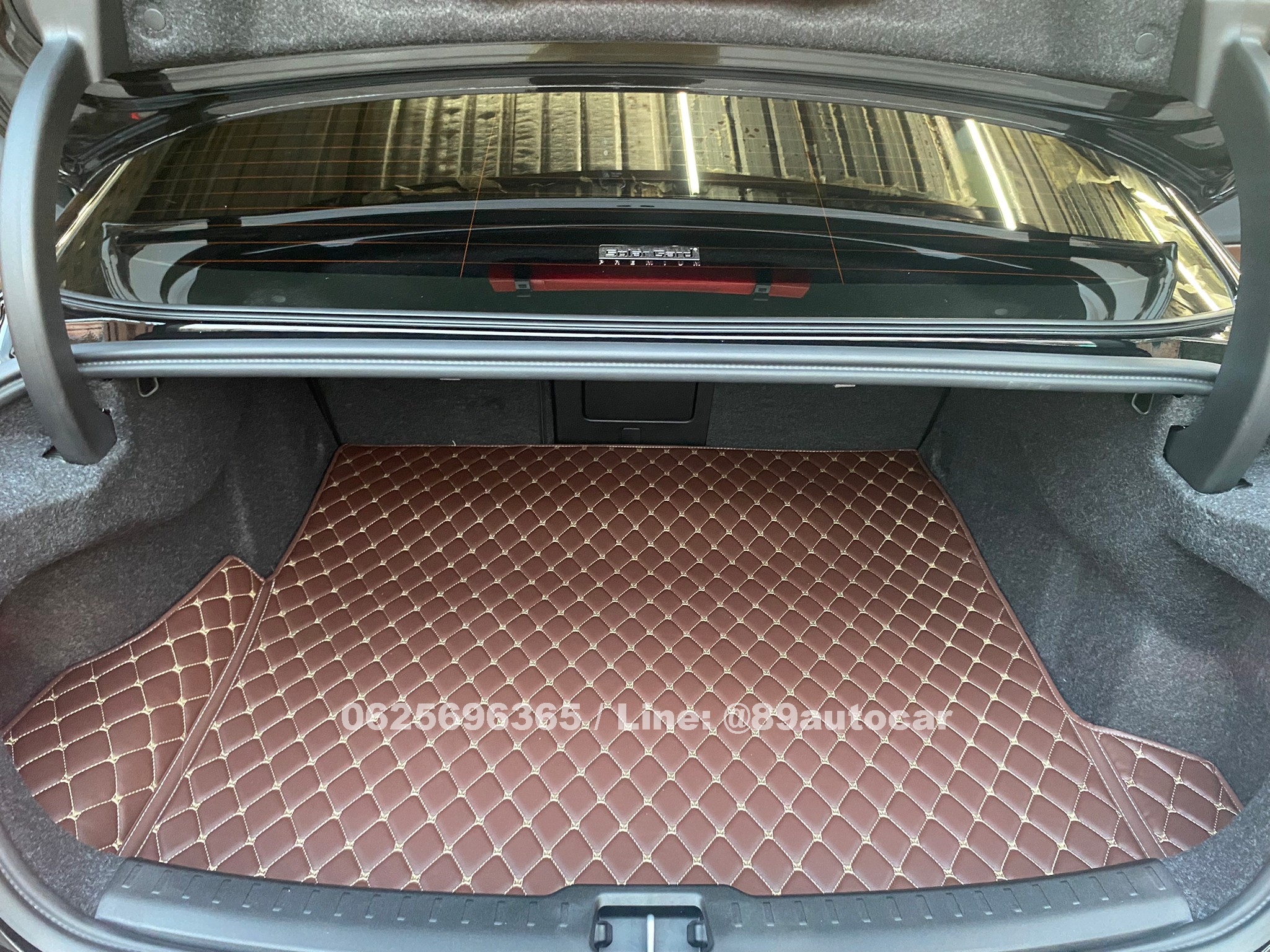 สั่งตัดพรมรถยนต์ Volvo S60 2020-2024 ปูพรม7D สีกาแฟด้ายทอง เสริมด้วย พรมดักฝุ่นสีน้ำตาล