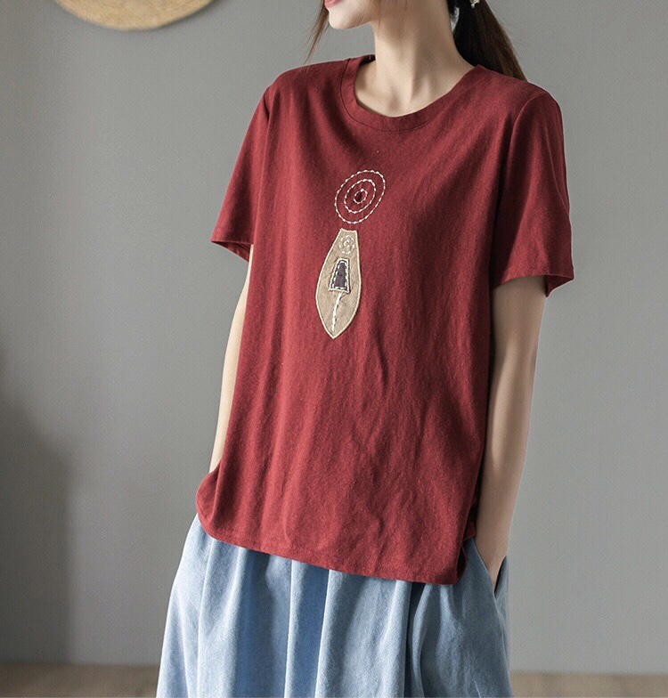 เสื้อยืดปักแต่งลายเนื้อผ้าบางนิ่มค่ะ