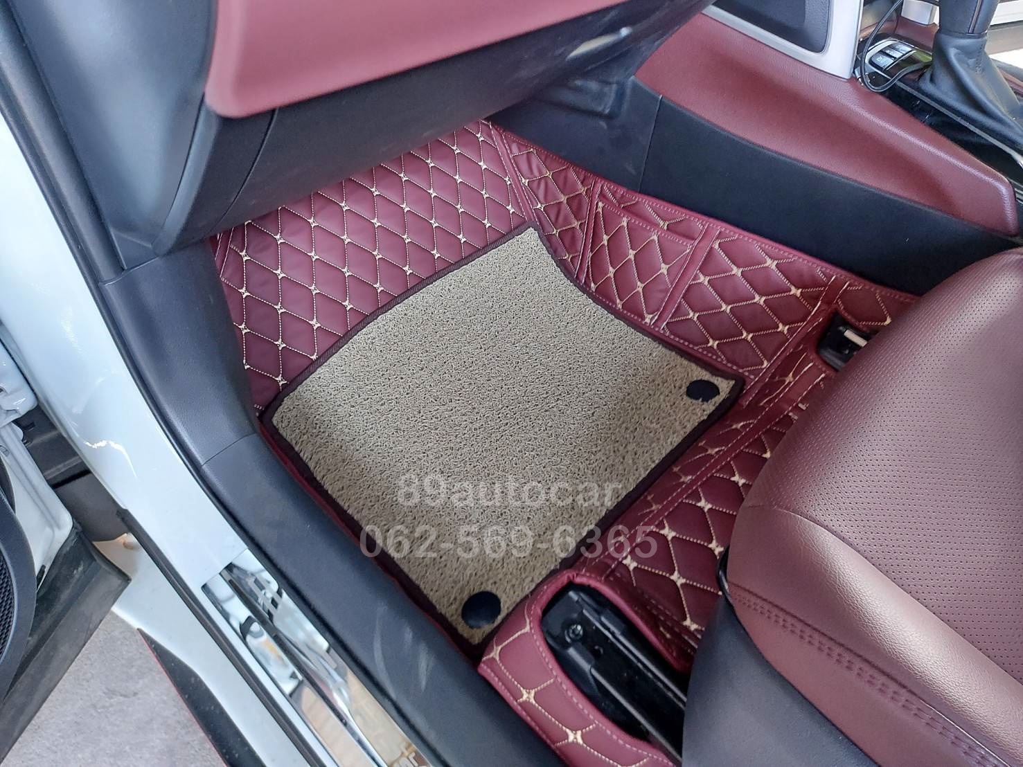 พรมในรถยนต์ Toyota Collora Cross ปูพรม7D สีแดงเลือดหมู เสริมด้วยพรมดักฝุ่นสีครีมขอบน้ำตาล