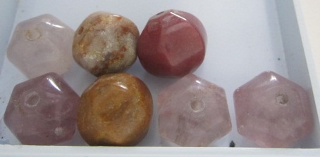 ลูกปัดโบราณแก้วคละสีจำนวน.7.เม็ด.