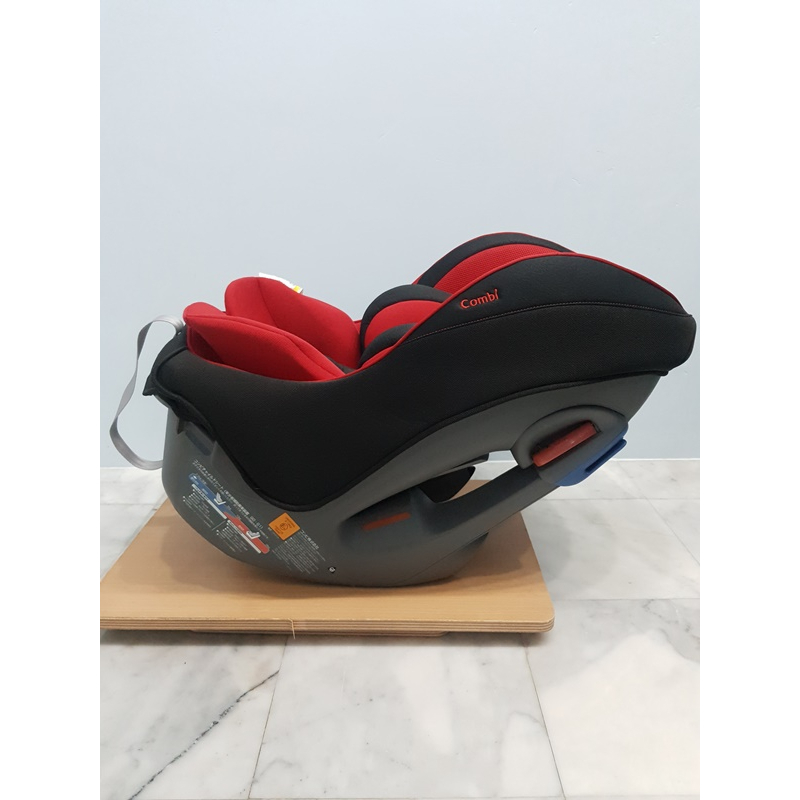 คาร์ซีท Combi รุ่น Minimalist มือสอง สภาพสวย สำหรับเด็กแรกเกิด - 3 ขวบ