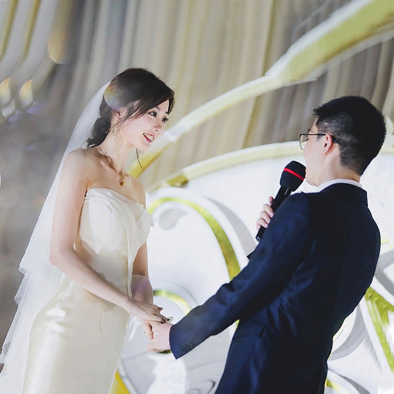 พร้อมเช่า ชุดเจ้าสาว/เพื่อนเจ้าสาว ราตรียาว แบบเกาะอก ทรงหางปลา สีขาว เรียบหรู แต่งผ้าแก้วช่วงอก กระโปรงผ้าซาติน ชายยาว