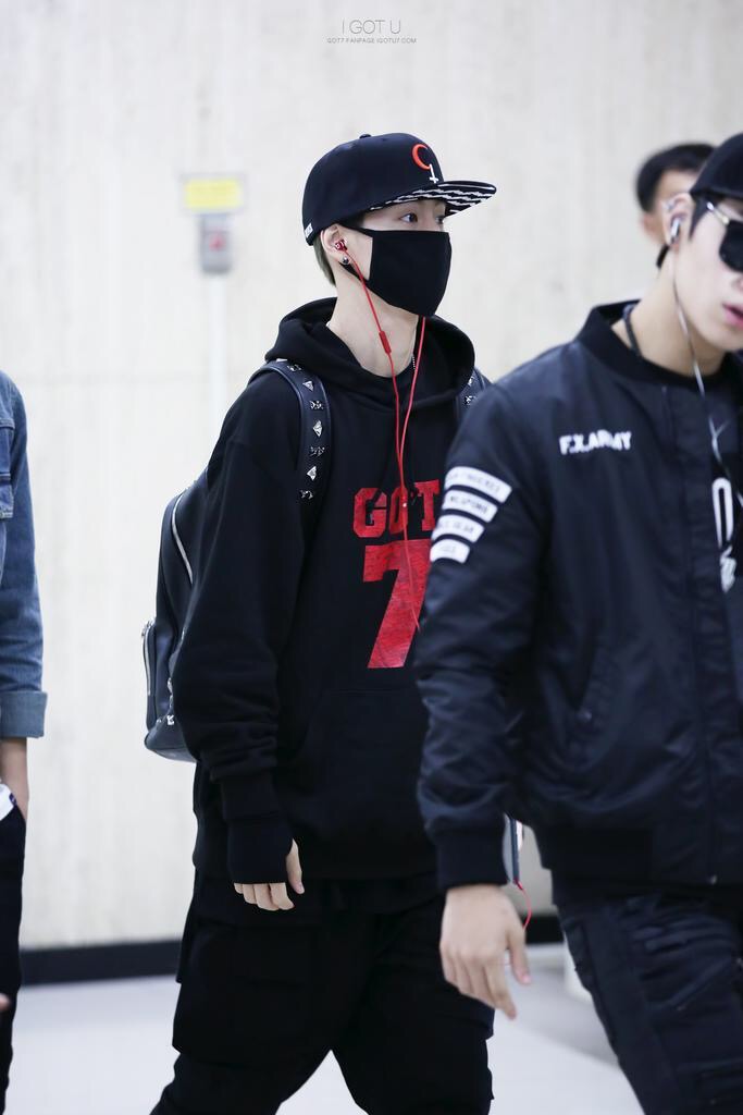 เสื้อฮู้ด GOT7 โลโก้แดง แบบ Jackson