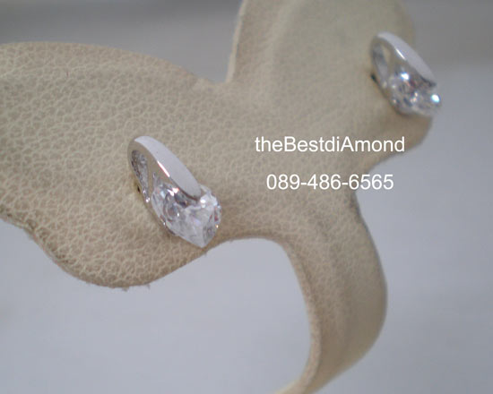 BE925RD+++ต่างหูเพชรหัวใจ เม็ดเดี่ยว+++ต่างหูน่ารักๆ เป็นแบบติดติ่งหู ใส่ได้ทุกโอกาส เรียบๆ แต่น่ารักดีค่ะ เอาใจสาวชอบเพชรหัวใจ เรียบๆแต่ดูดี