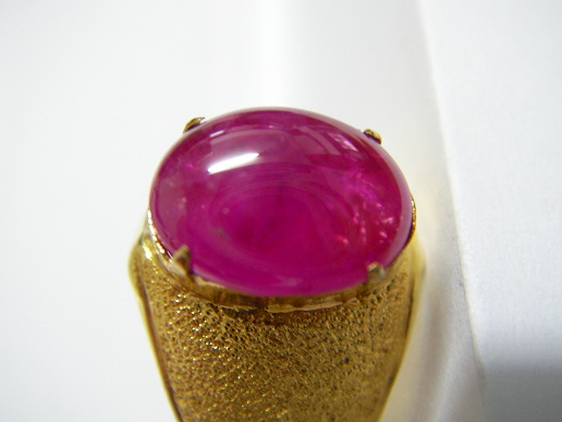 RUBY นน. 2.872 ct. ทับทิมพม่า เนื้อแก้วใส แดงสด สวย ขนาด 7.94x10.21x3.45 มม. พม่า 100% นน 2.872 ct. โทรถามราคา